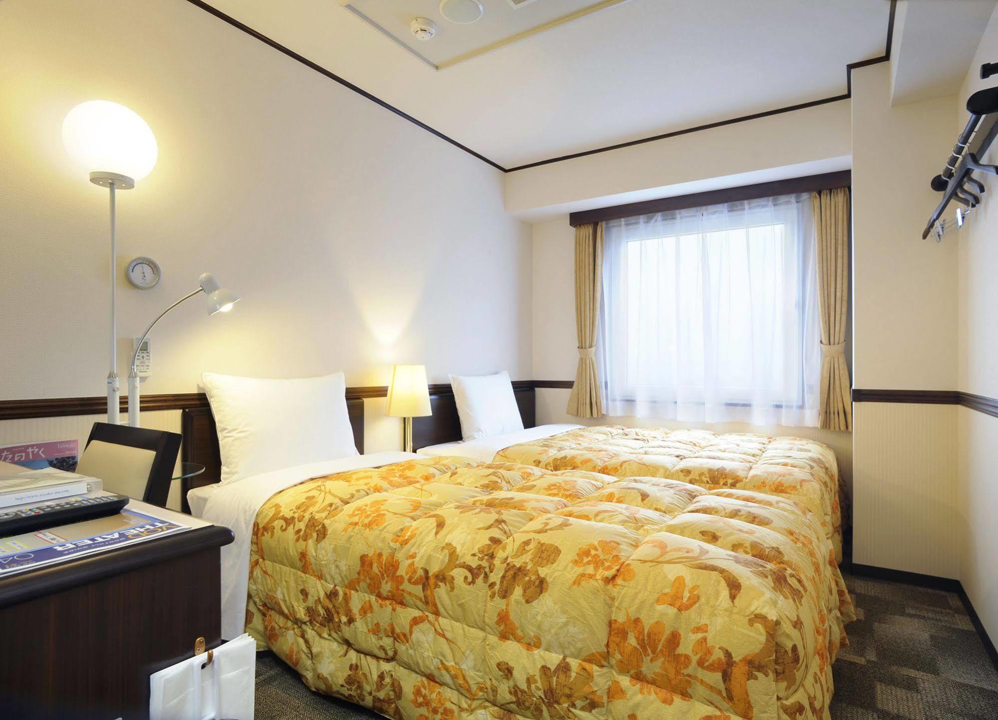 Toyoko Inn Kobe Minatogawa Koen Bagian luar foto